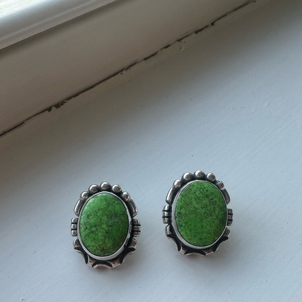925 Green Genuine Stone Necklace, Earrings, And Ring - Picture 6 of 10